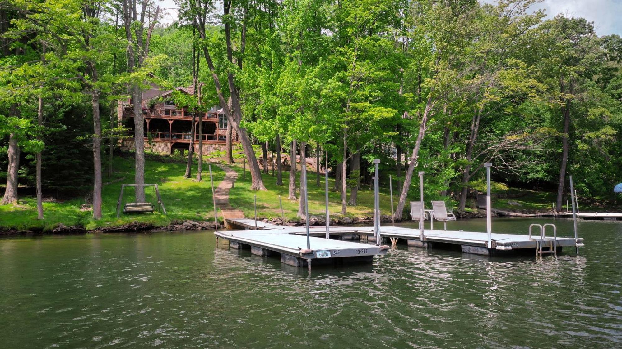 Docktails Villa McHenry Exteriör bild